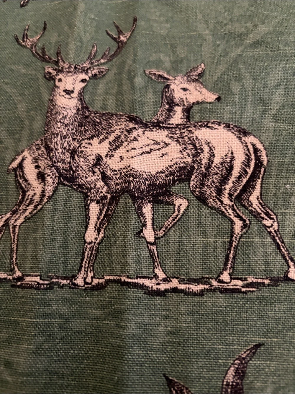 Green Deer Print Wall Tapestry – Nature-Inspired Accent